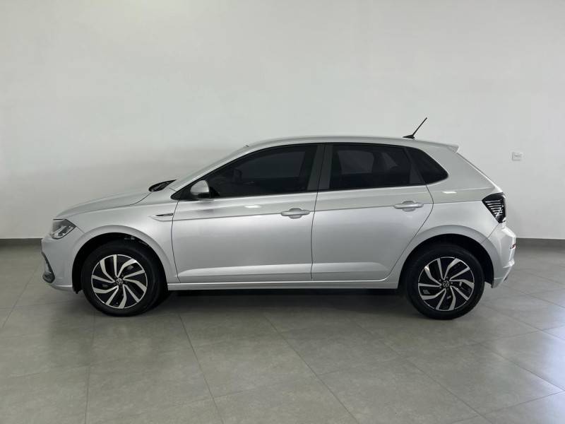 VOLKSWAGEN - POLO - 2023/2023 - Prata - R$ 105.900,00