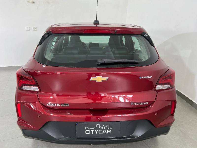 CHEVROLET - ONIX - 2020/2021 - Vermelha - R$ 84.900,00