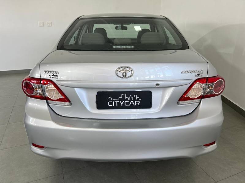 TOYOTA - COROLLA - 2011/2012 - Prata - R$ 65.900,00