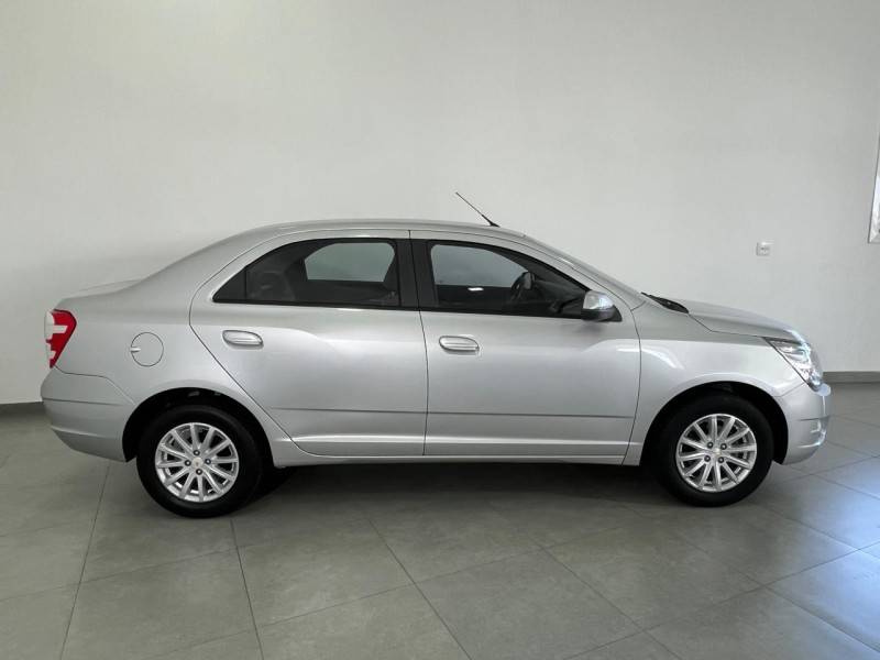 CHEVROLET - COBALT - 2015/2015 - Prata - R$ 49.900,00