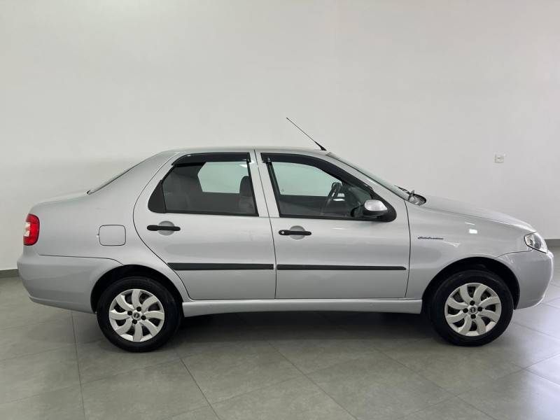 FIAT - SIENA - 2006/2007 - Prata - R$ 26.900,00