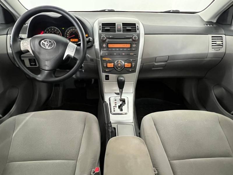 TOYOTA - COROLLA - 2011/2012 - Prata - R$ 65.900,00