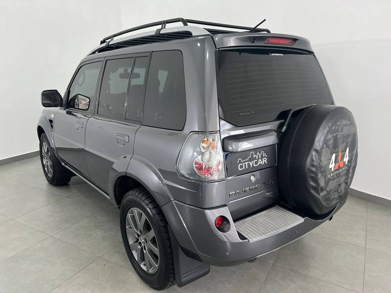 MITSUBISHI - PAJERO TR4 - 2012/2013 - Cinza - R$ 69.000,00