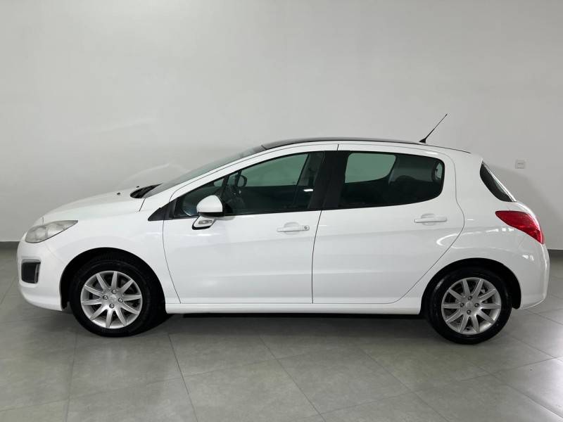 PEUGEOT - 308 - 2013/2014 - Branca - R$ 43.900,00