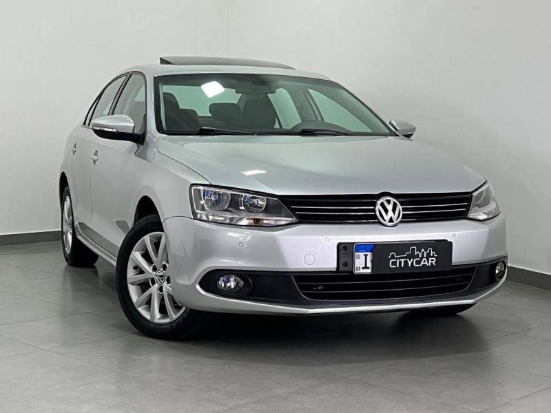 VOLKSWAGEN - JETTA - 2011/2012 - Prata - R$ 61.900,00