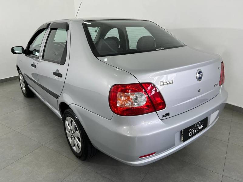 FIAT - SIENA - 2006/2007 - Prata - R$ 26.900,00