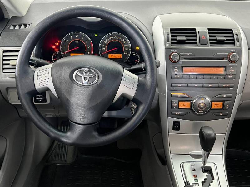 TOYOTA - COROLLA - 2011/2012 - Prata - R$ 65.900,00