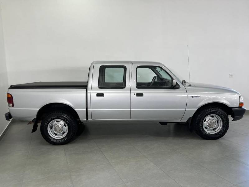 FORD - RANGER - 2000/2000 - Prata - R$ 51.900,00