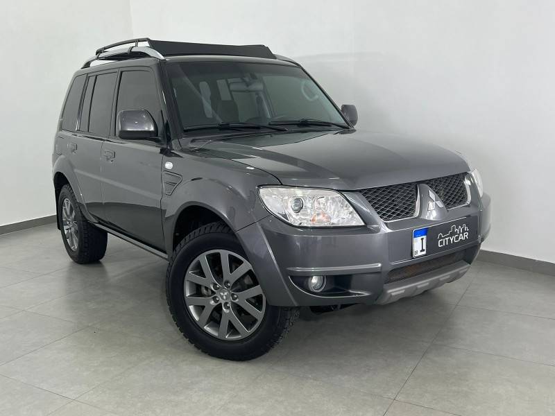 MITSUBISHI - PAJERO TR4 - 2012/2013 - Cinza - R$ 69.000,00