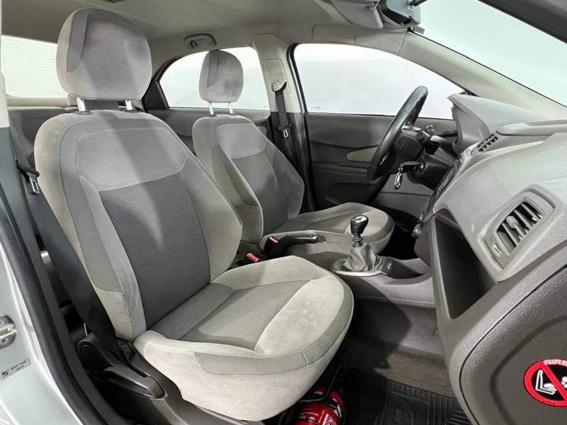 CHEVROLET - COBALT - 2015/2015 - Prata - R$ 49.900,00