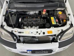 CHEVROLET - ZAFIRA - 2004/2005 - Branca - R$ 32.900,00
