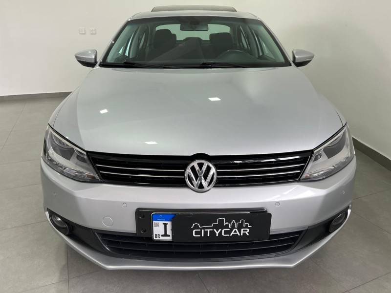 VOLKSWAGEN - JETTA - 2011/2012 - Prata - R$ 61.900,00