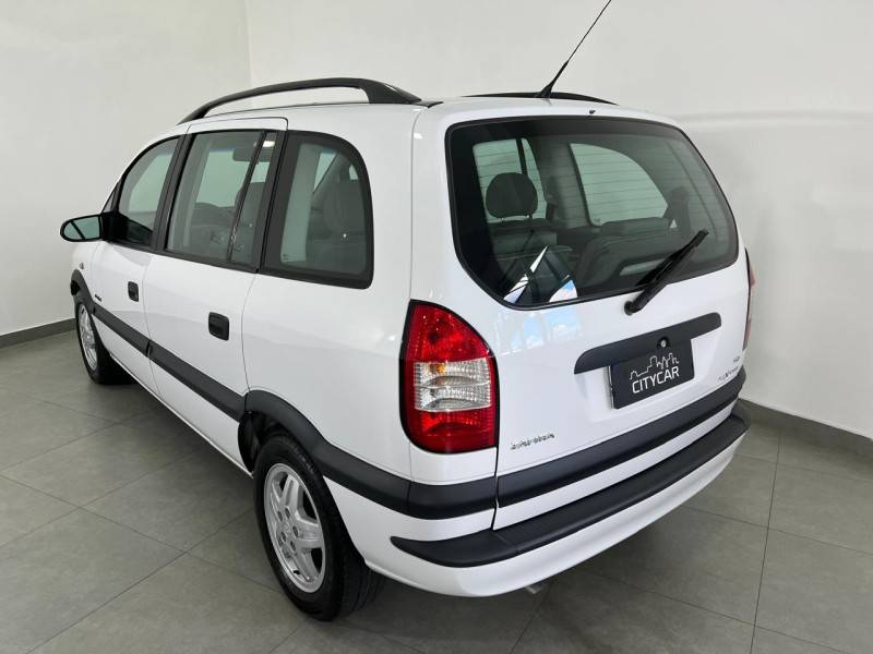 CHEVROLET - ZAFIRA - 2004/2005 - Branca - R$ 32.900,00