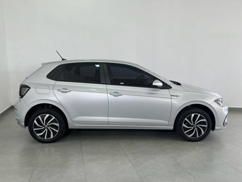 VOLKSWAGEN - POLO - 2023/2023 - Prata - R$ 105.900,00