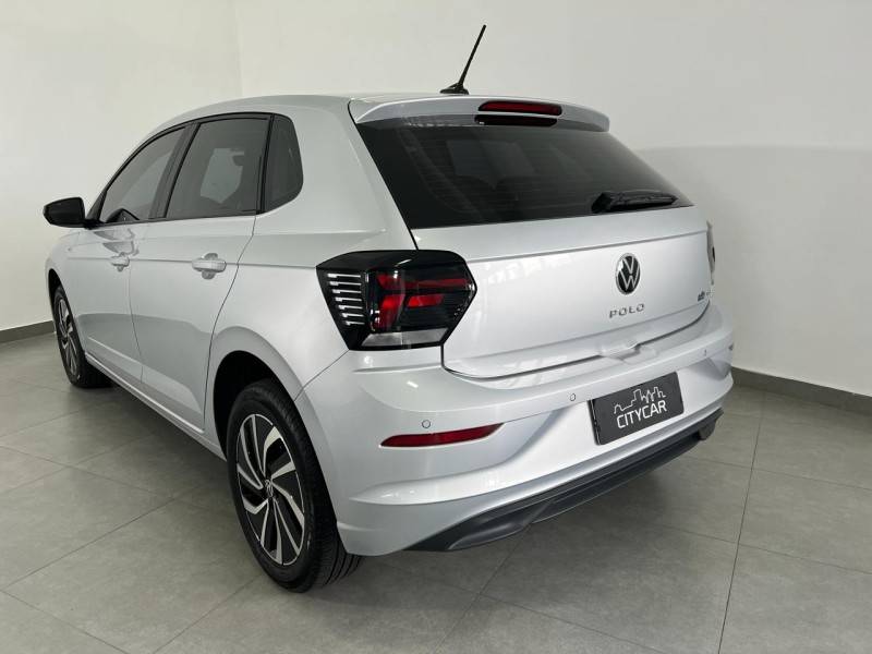 VOLKSWAGEN - POLO - 2023/2023 - Prata - R$ 105.900,00