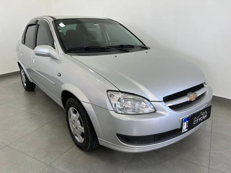 CHEVROLET - CLASSIC - 2013/2014 - Prata - R$ 32.900,00