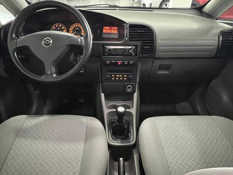 CHEVROLET - ZAFIRA - 2004/2005 - Branca - R$ 32.900,00